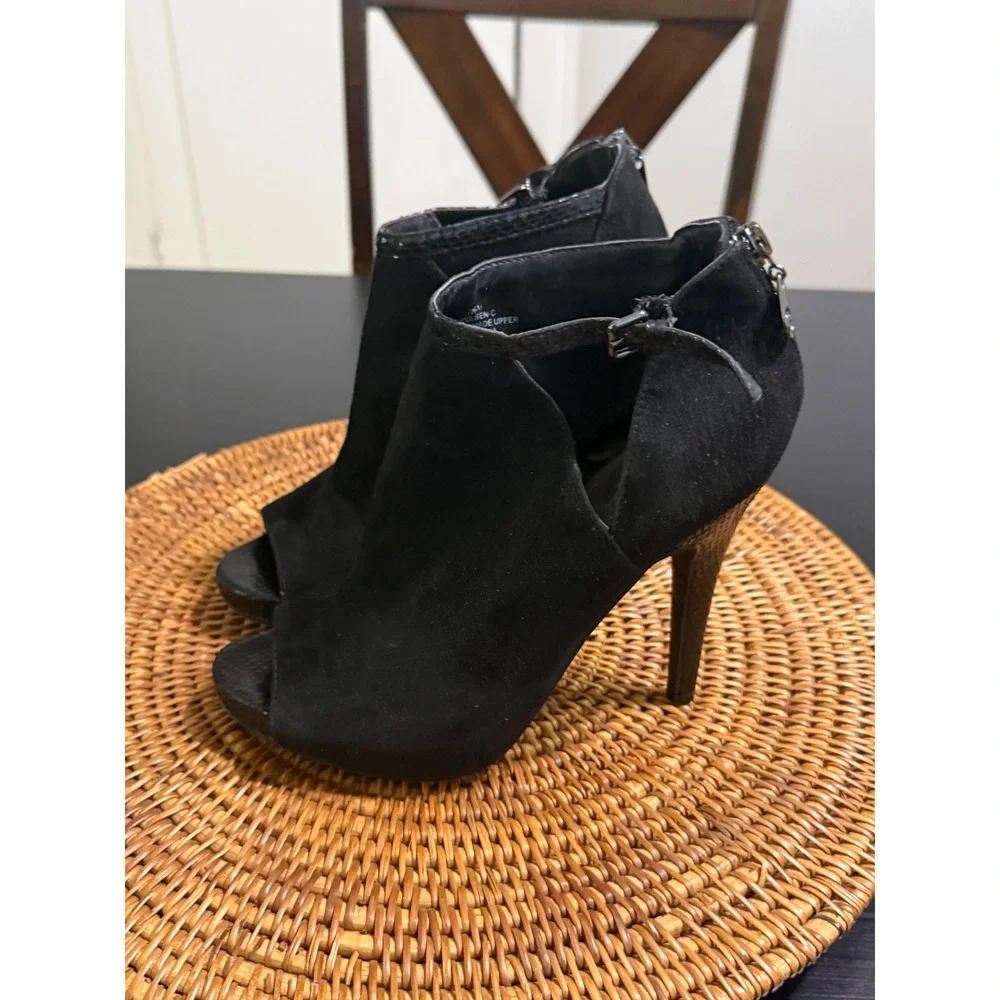 G by GUESS Colsen Black Peep Toe Booties Snakeskin Heel GGCOLSEN-C  7.5M